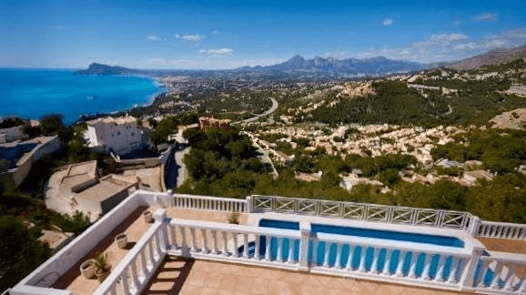 Spectacular Villa with incredible sea views in a 24 hours security urbanisation in Altea.