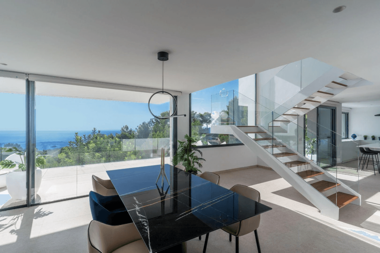 nueva villa de lujo con impresionantes vistas panorámicas al mar y a las moñtanas en Altea Hills