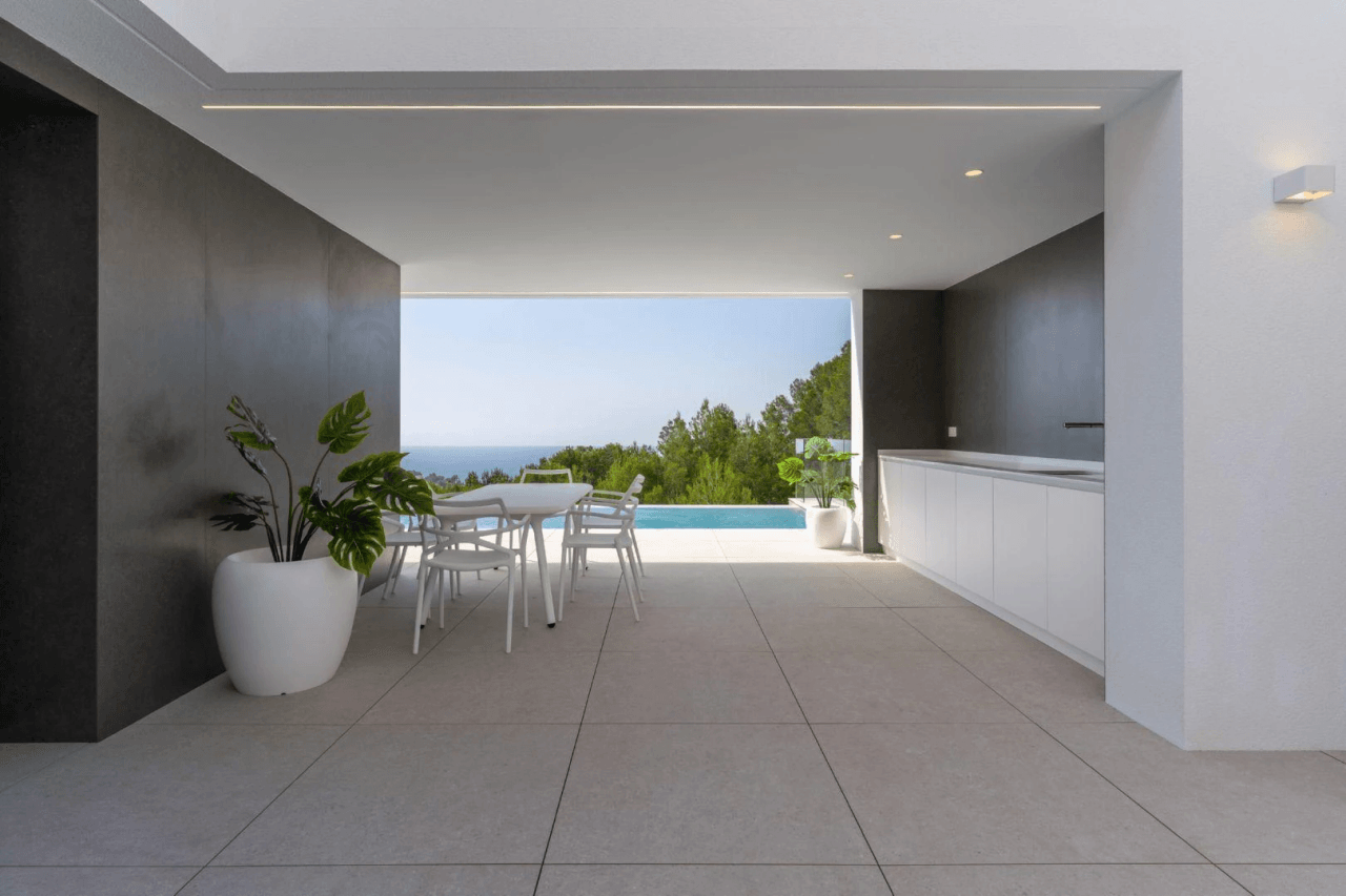 nueva villa de lujo con impresionantes vistas panorámicas al mar y a las moñtanas en Altea Hills