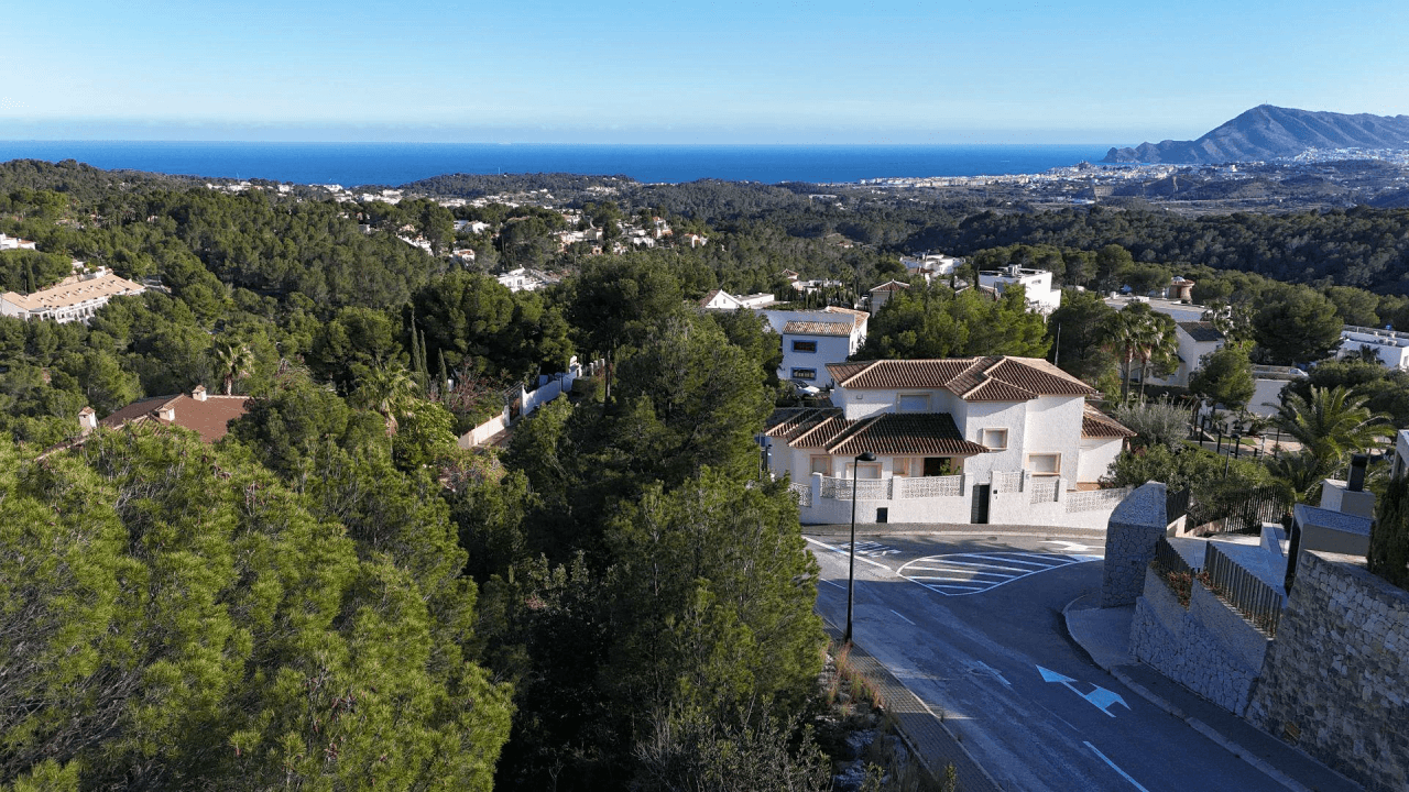 Parcela urbana, lista para construir, en la urbanizacion Monterico de Altea la Vieja