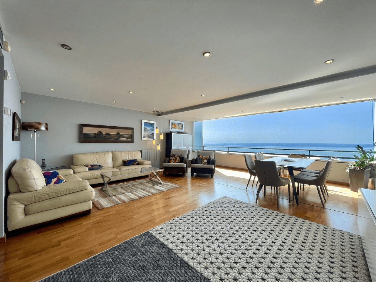Lujoso Atico Duplex en primera linea de mar con vistas fantasticas hacia la bahia de Altea