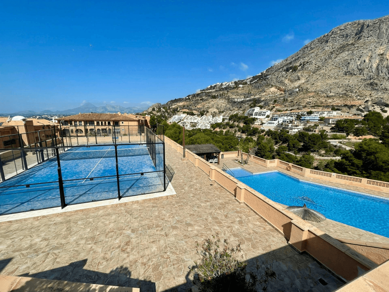 Lujoso Atico Duplex en primera linea de mar con vistas fantasticas hacia la bahia de Altea