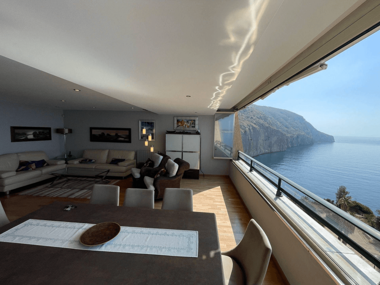 Lujoso Atico Duplex en primera linea de mar con vistas fantasticas hacia la bahia de Altea