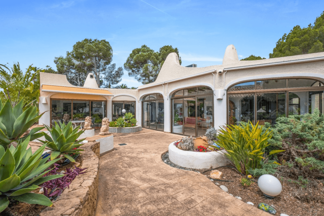 Chalet en venta de 4 dormitorios y piscina en Altea, Alicante