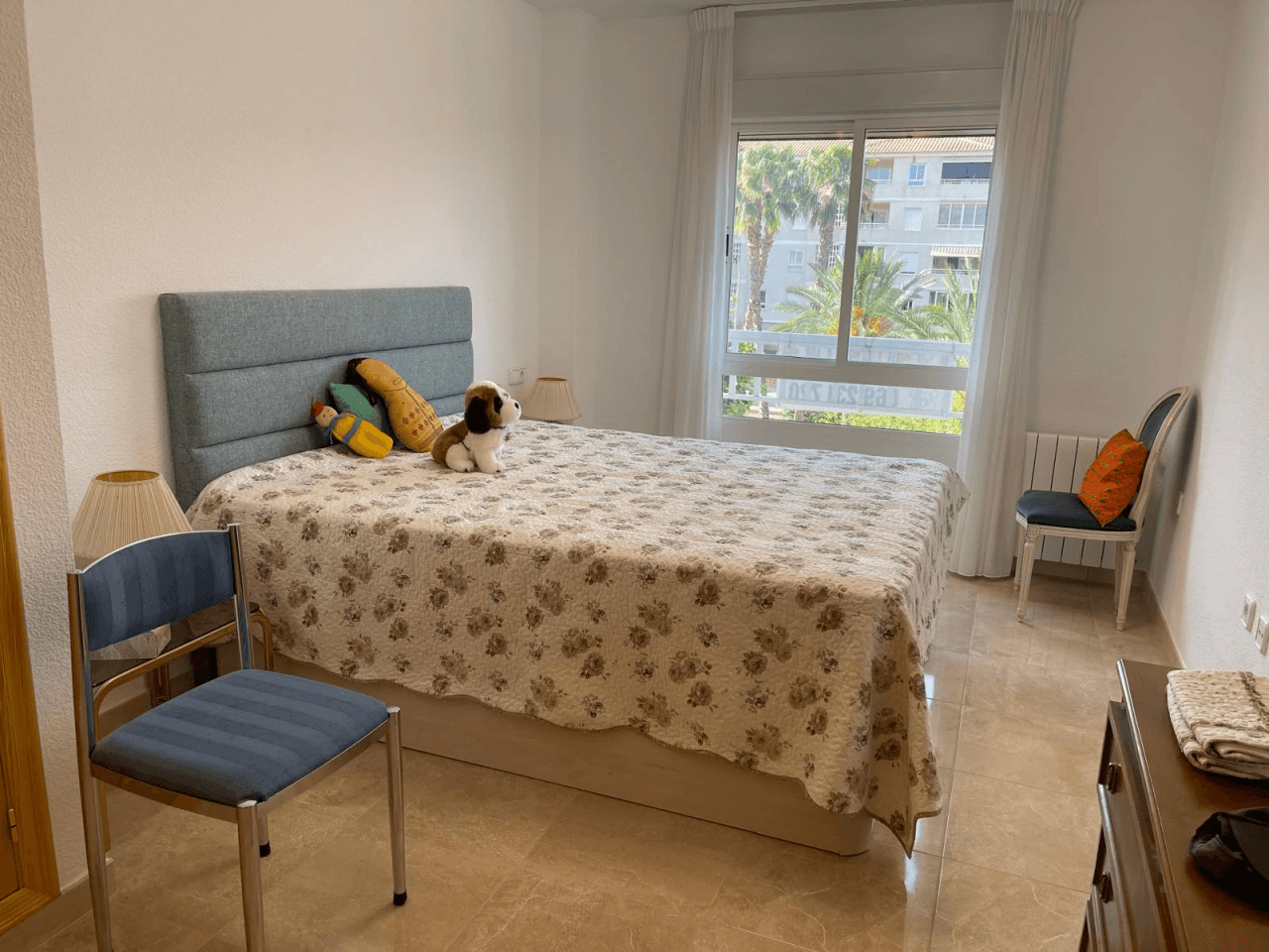 Amplio apartamento de 3 dormitorios completamente renovado en el corazón de El Albir, con piscina y garaje
