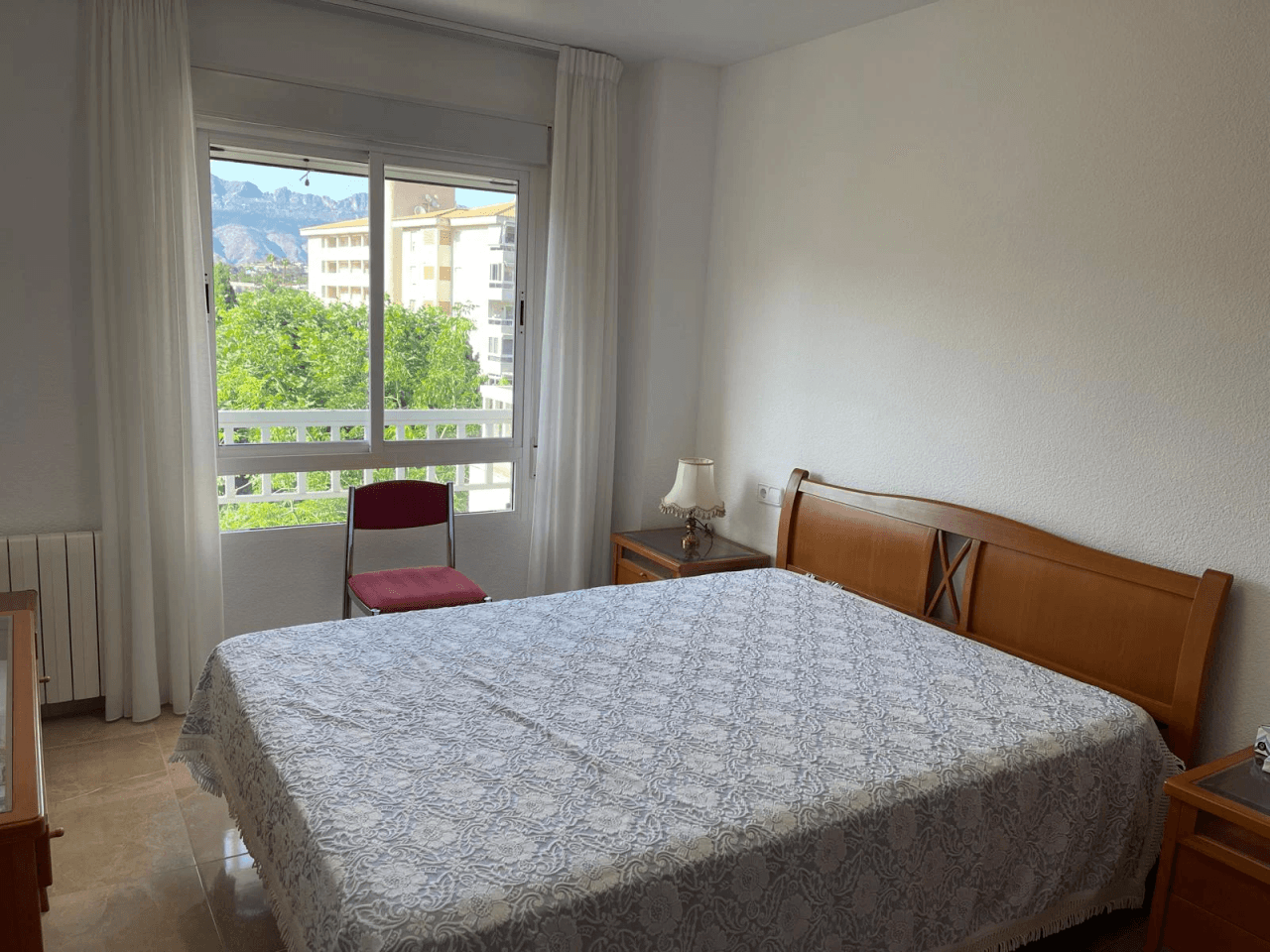 Amplio apartamento de 3 dormitorios completamente renovado en el corazón de El Albir, con piscina y garaje