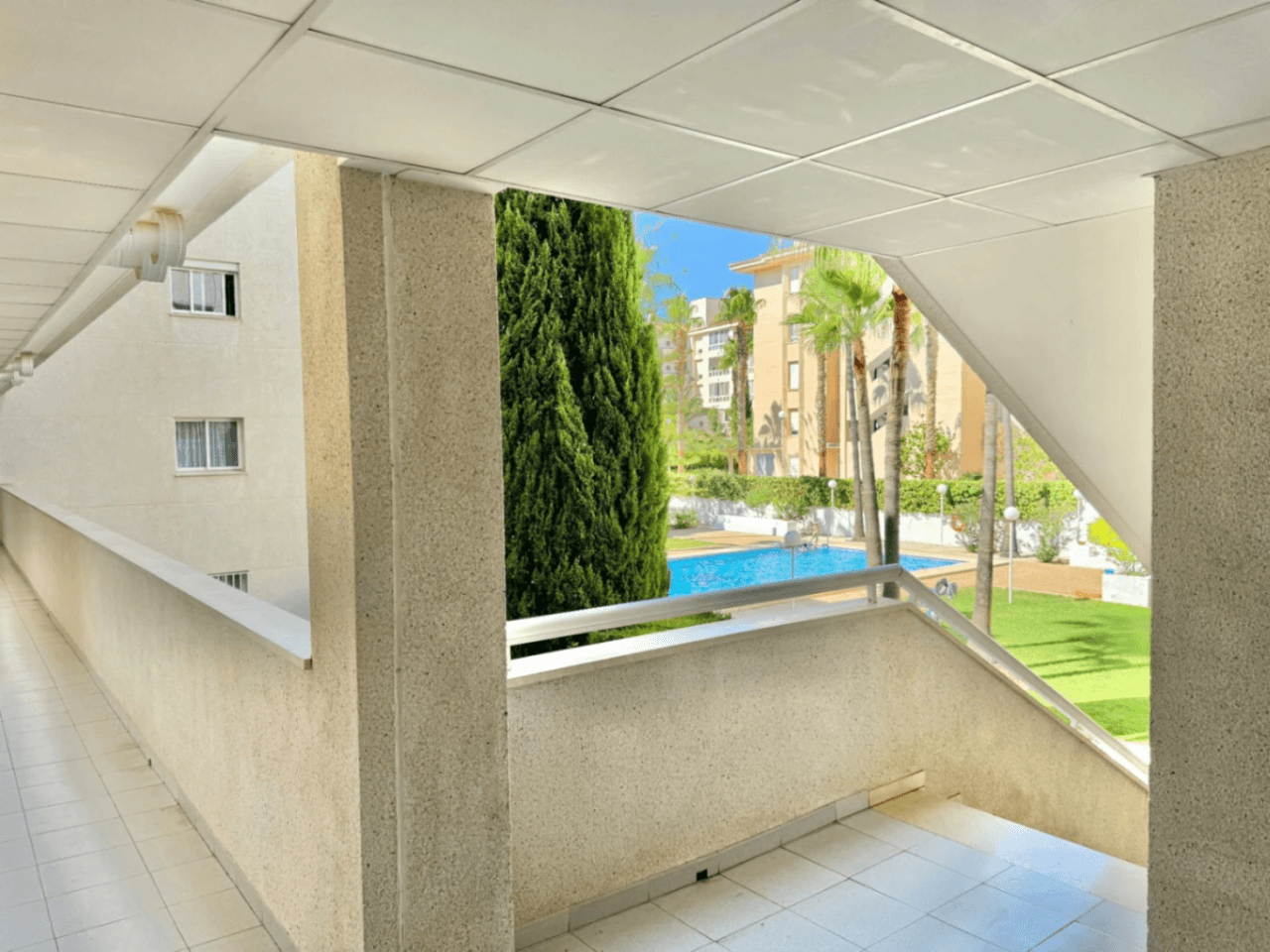 Acogedor apartamento de 3 dormitorios en el corazón de El Albir con piscina y garaje