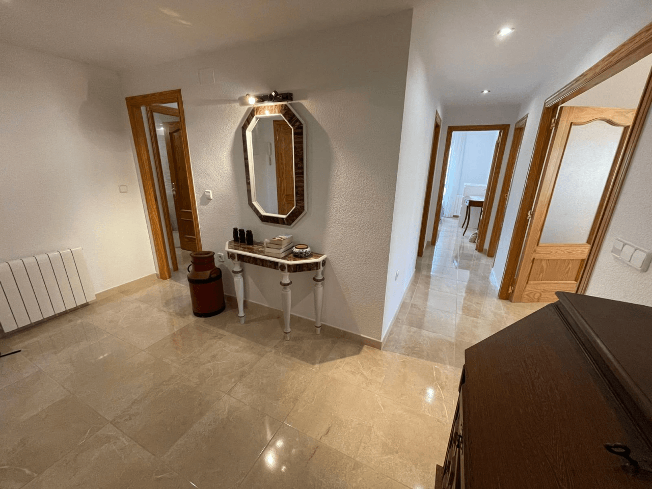 Amplio apartamento de 3 dormitorios completamente renovado en el corazón de El Albir, con piscina y garaje