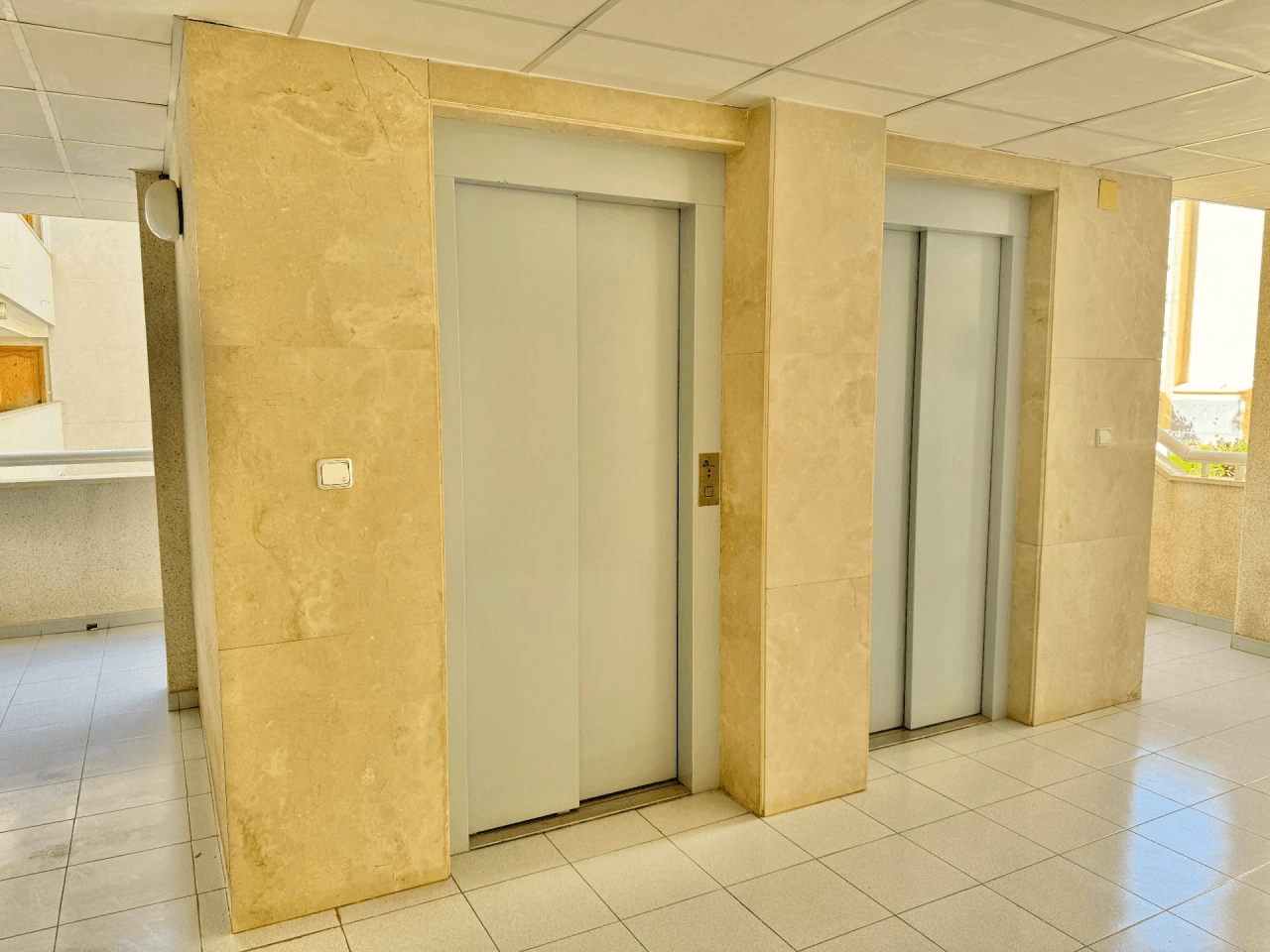 Acogedor apartamento de 3 dormitorios en el corazón de El Albir con piscina y garaje