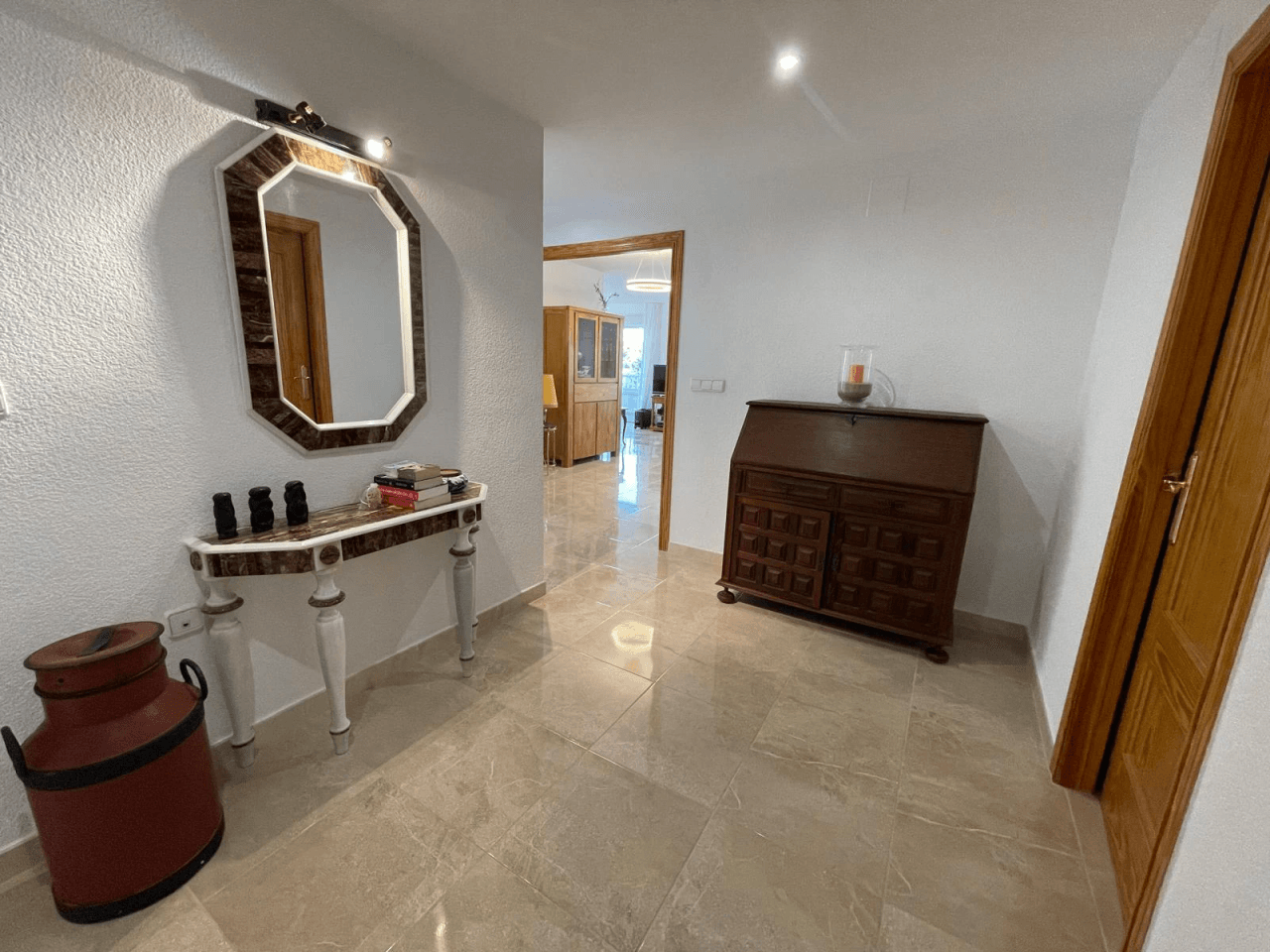 Amplio apartamento de 3 dormitorios completamente renovado en el corazón de El Albir, con piscina y garaje